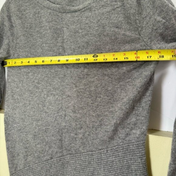 Club Monaco 100% Cashmere Sweater Asymmetrical Hem Pullover Ribbed Soft Knit S - Picture 14 of 14